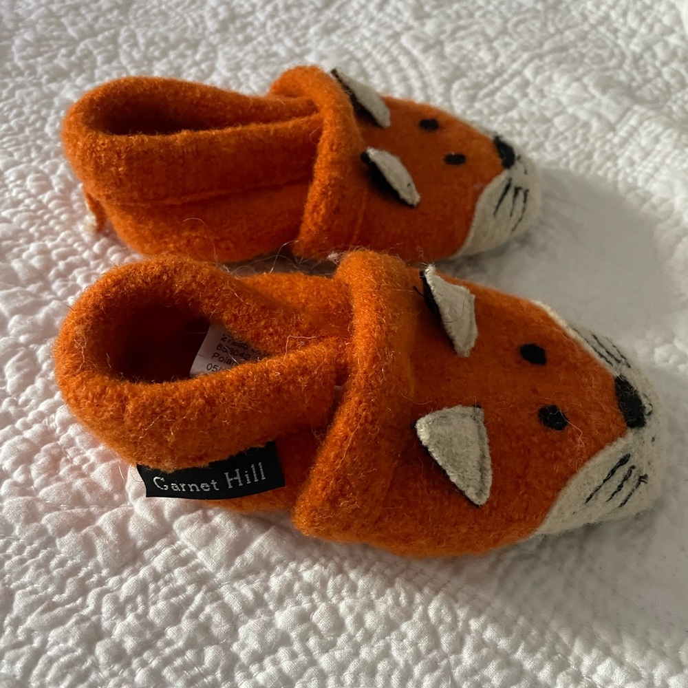 Garnett Hill toddler fox slippers - never worn